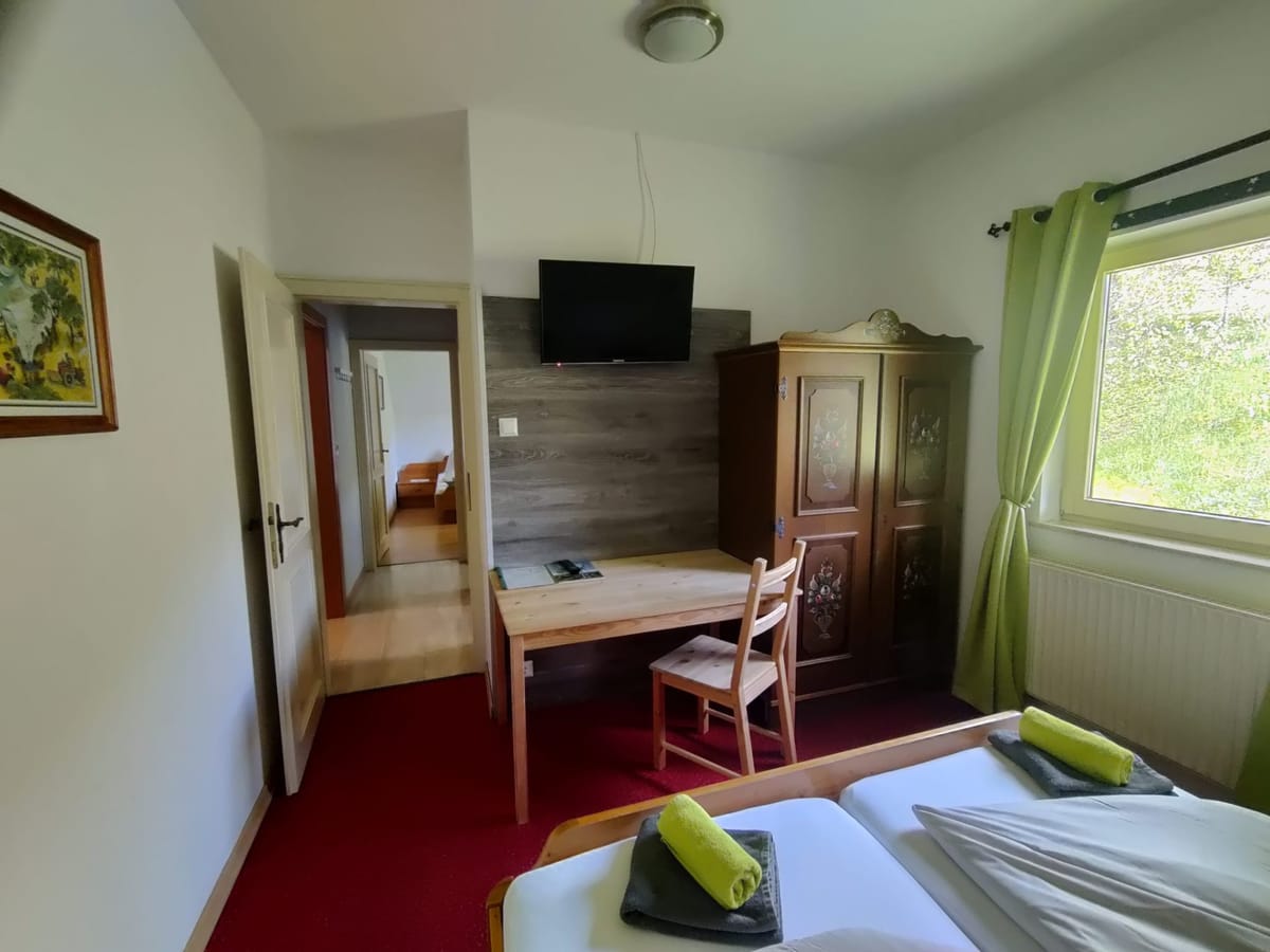 Zimmer mit Blick ins Grüne